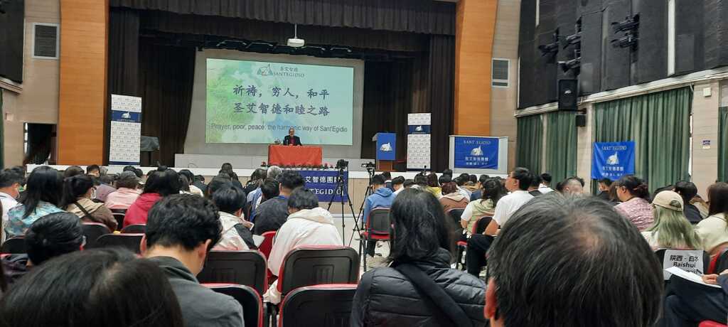 Andrea Riccardi mengunjungi Komunitas di Hong Kong, tempat diadakannya konferensi “Doa, Orang Miskin, Damai: jalan harmonis Sant’Egidio”